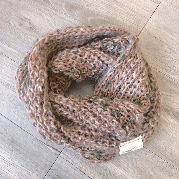 🔥SALE - any 4/$20. Jackson Rowe Infinity Chunky Knit Scarf - Picture 1 of 3